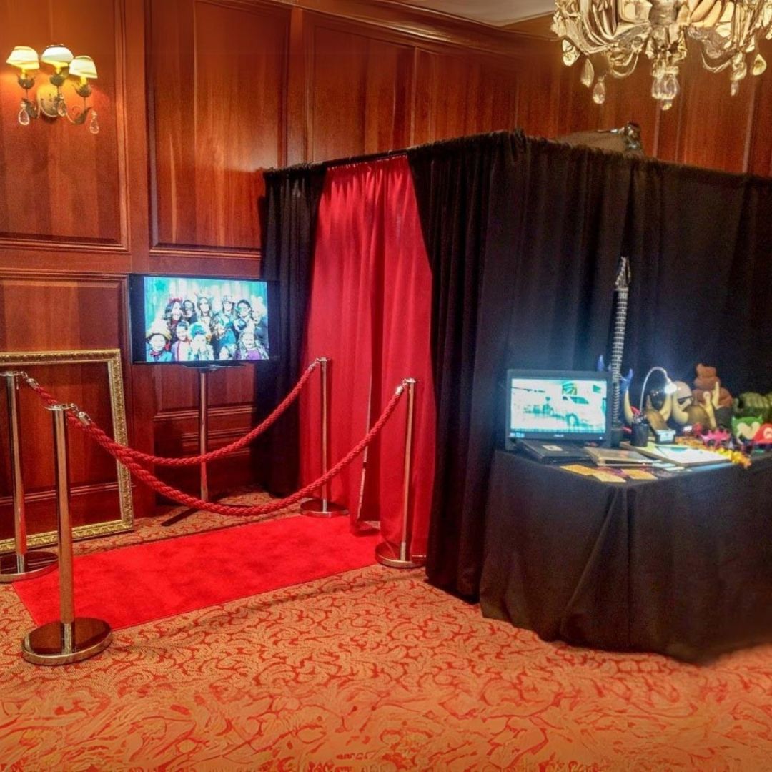 Private Enclosed Photo Booth 